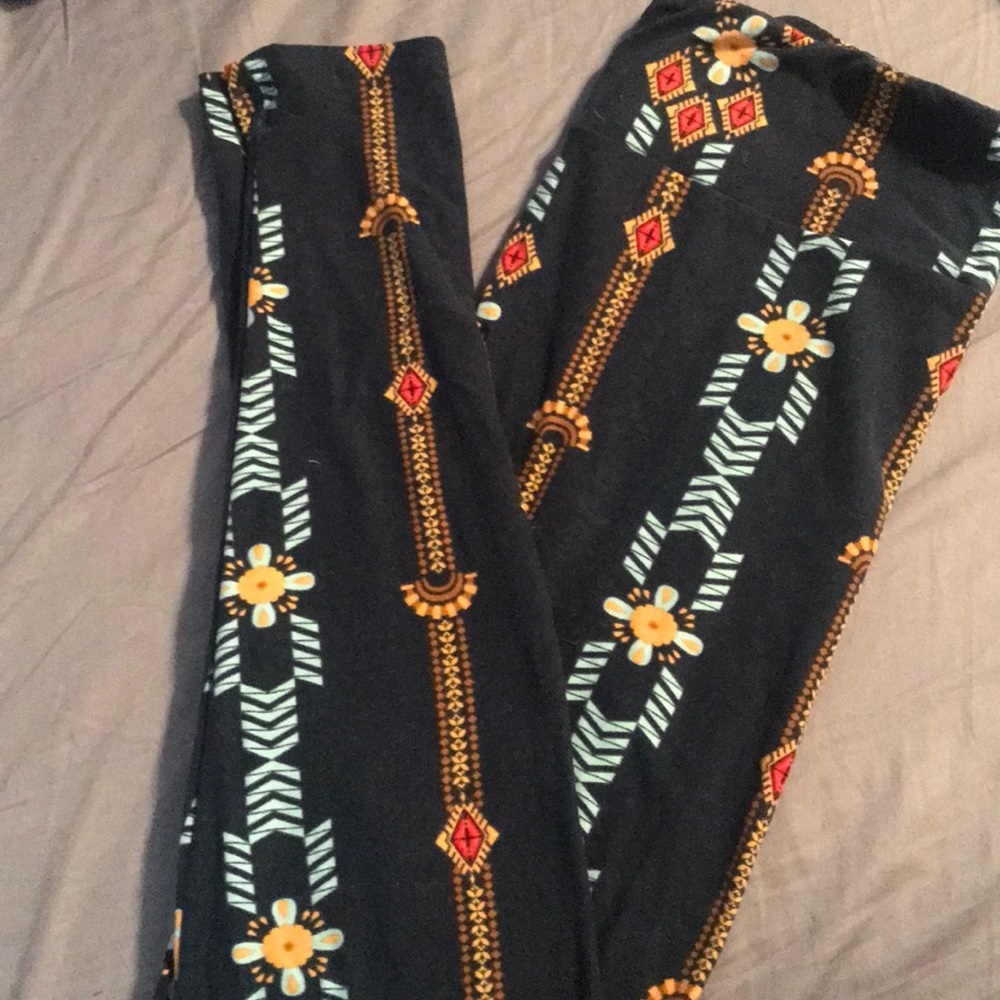 LulaRoe Navy Aztec print leggings
